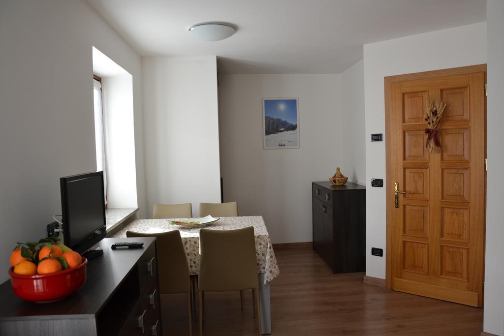 Casa Olivati Διαμέρισμα Pellizzano Δωμάτιο φωτογραφία